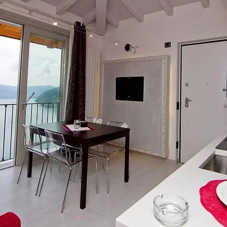 Enjoyiseolake - Beatrice - Vibrant Flat With View Apartment