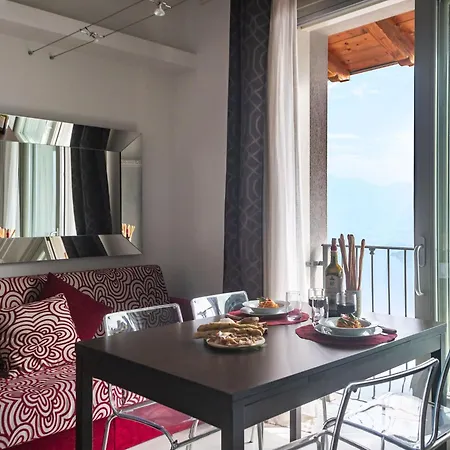 Enjoyiseolake - Beatrice - Vibrant Flat With View Apartment *